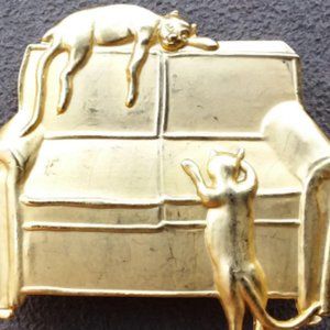 Designer Duri Cat Brooch, Vintage Gold Tone Cat